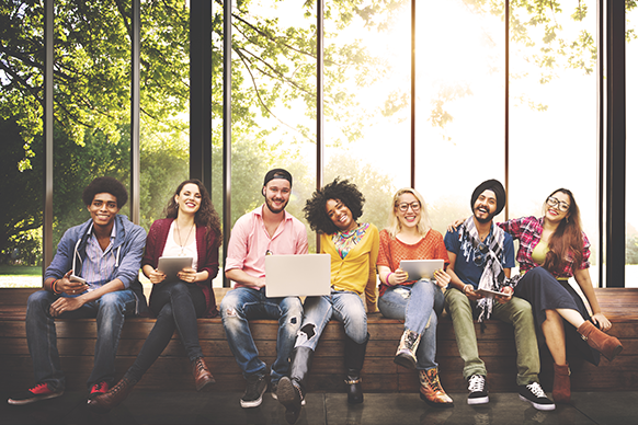 O Banco Santander apoiou em 2021 mais de 162.000 estudantes, profissionais, projetos empresariais e PME através do Santander Universidades, com um investimento